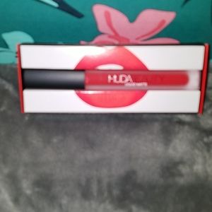 Huda Beauty Liquid matte lipstick